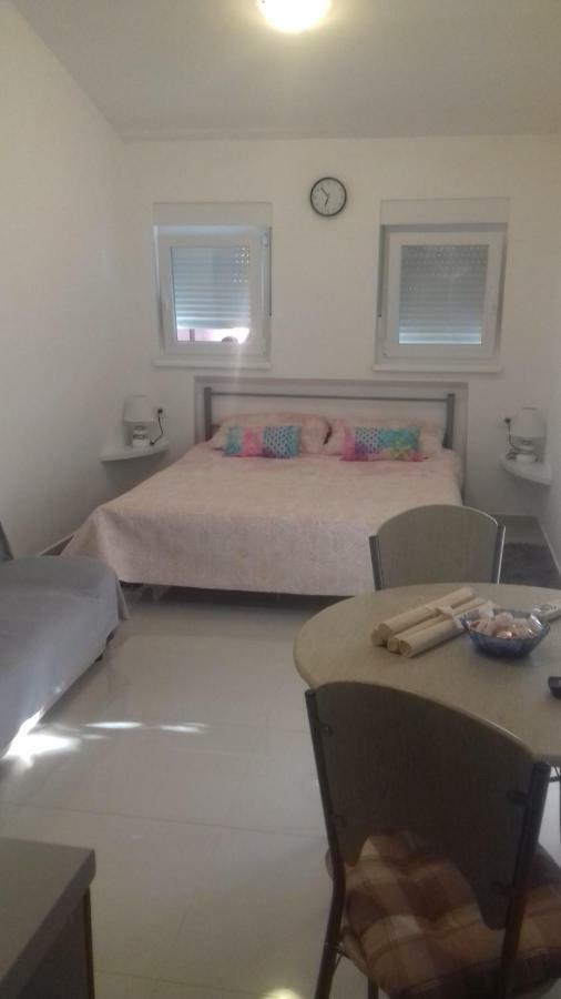 Tili Apartment พูลา ภายนอก รูปภาพ