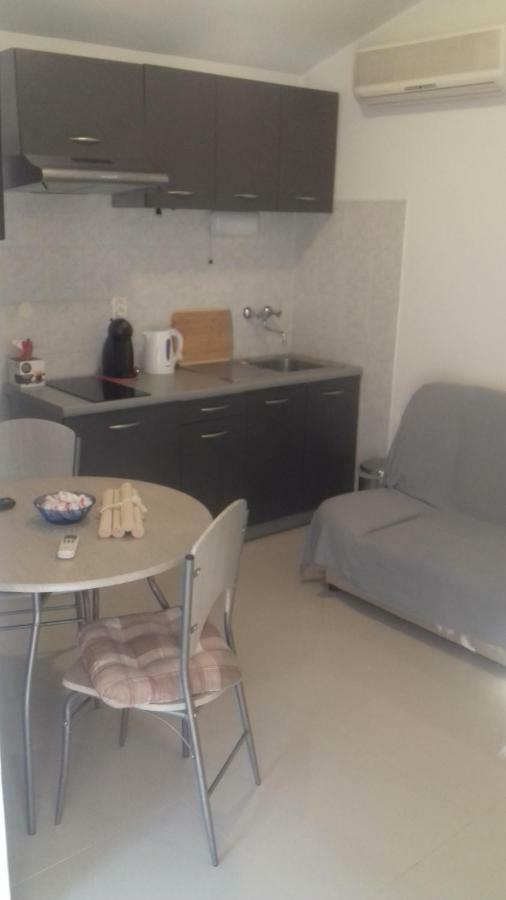 Tili Apartment พูลา ภายนอก รูปภาพ