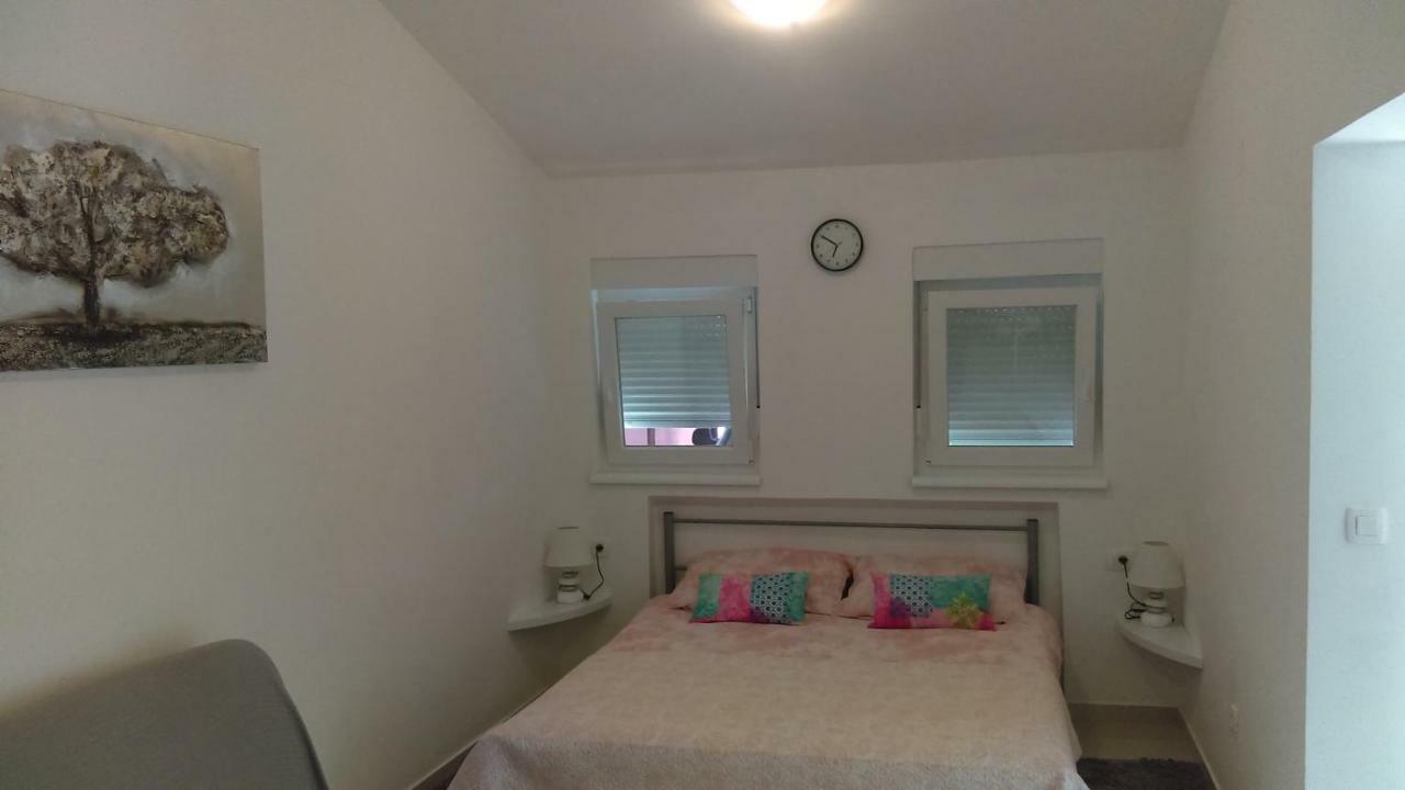 Tili Apartment พูลา ภายนอก รูปภาพ