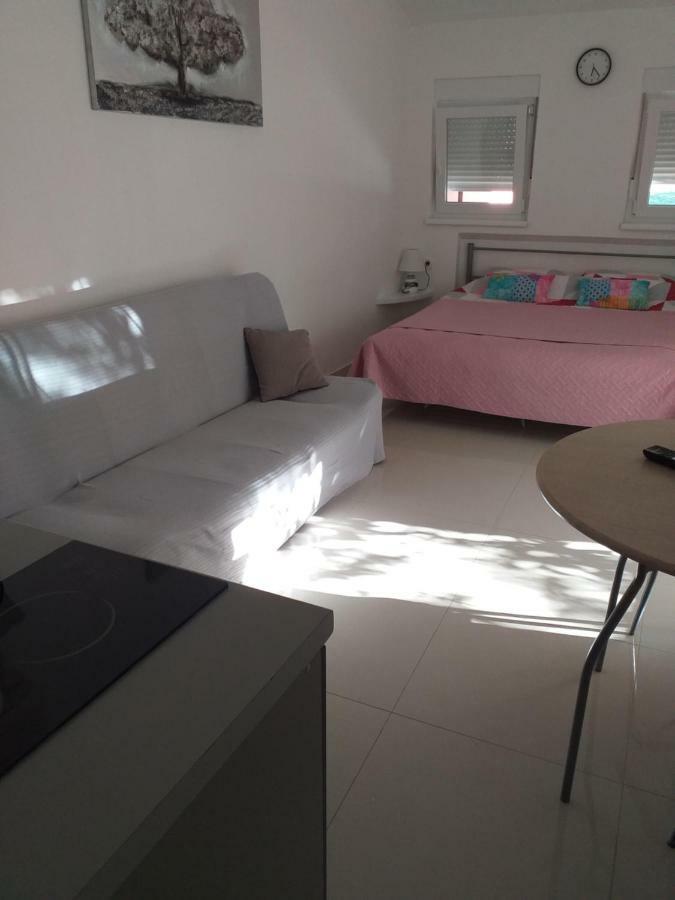 Tili Apartment พูลา ภายนอก รูปภาพ
